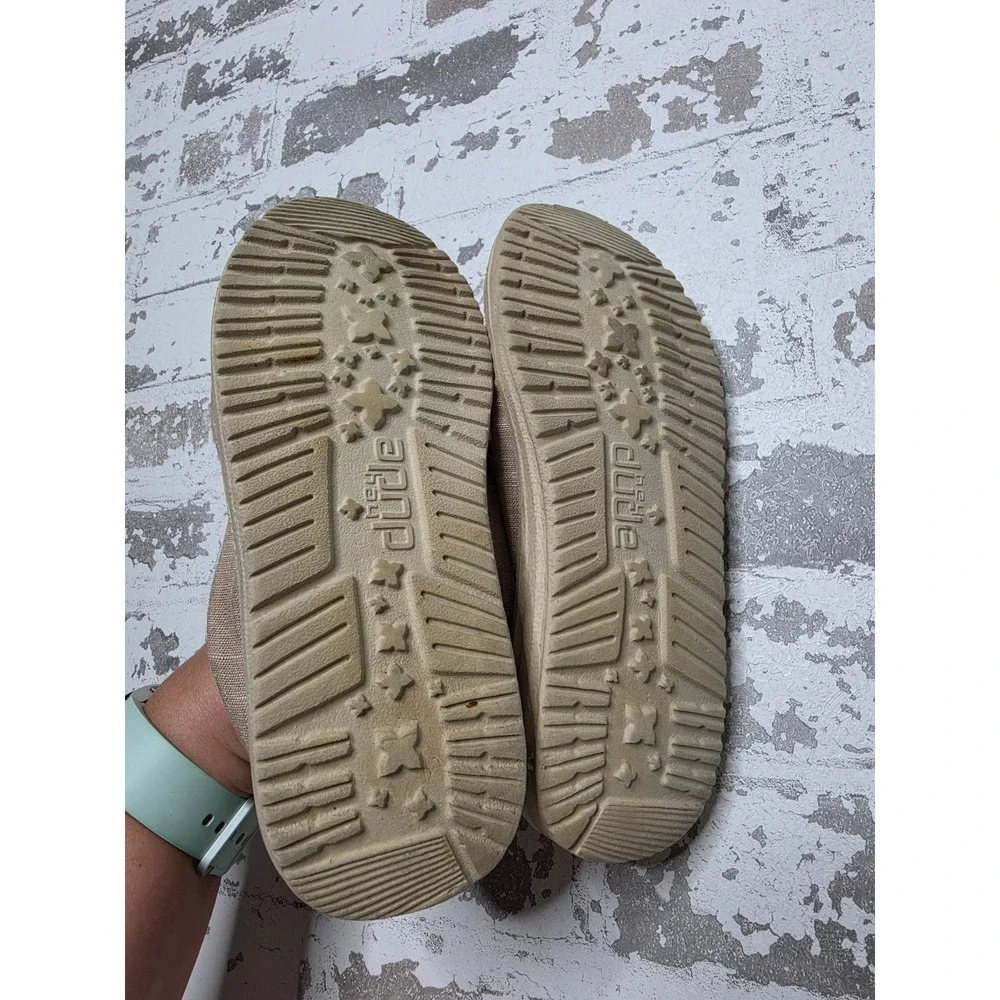 Hey Dude  Wally Youth Basic Beige Lightweight Shoes Size Kids 13